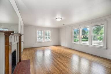 Main picture of 715 S Kinney Ave