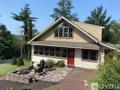 Main picture of 2100 Hendricks Rd