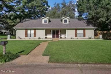 Main picture of 61 Sunline Dr
