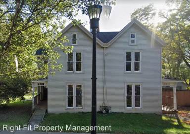 Main picture of 421 E Main St