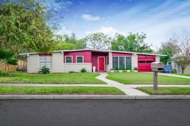 Main picture of 534 Crestview Dr