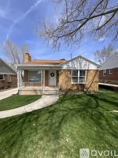 Main picture of 1368 Darling St