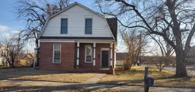 Main picture of 321 S Roberts Ave