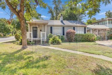 Main picture of 4815 Woodview Ave
