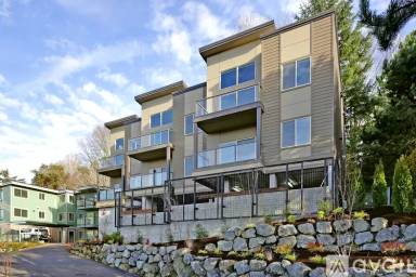 Main picture of 3220 81st Pl SE