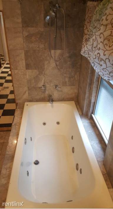 Main picture of 3555 W Shakespeare Ave