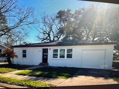 Main picture of 1034 Saint Charles St