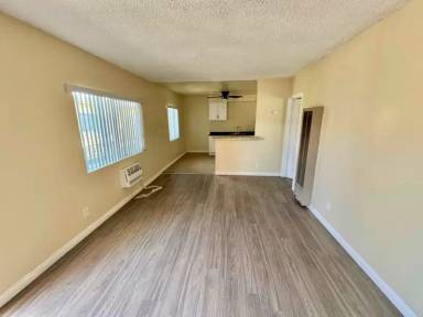 Main picture of 810 W Duarte Rd