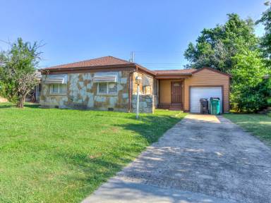 Main picture of 3921 NW 25th St