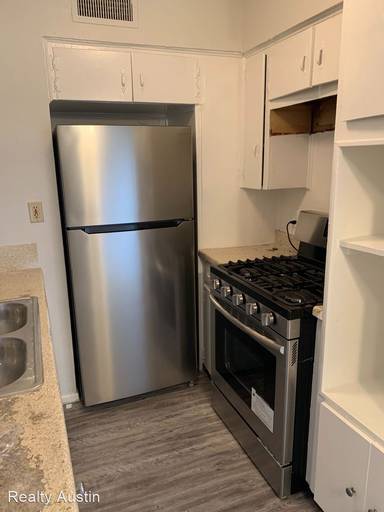 Main picture of 2501 Manor Cir