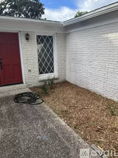 Main picture of 8 Country Club Rd