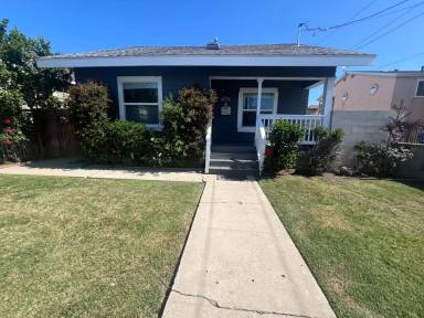 Main picture of 326 W 13th St