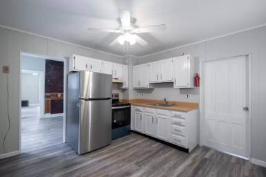 Main picture of 7 105th St
