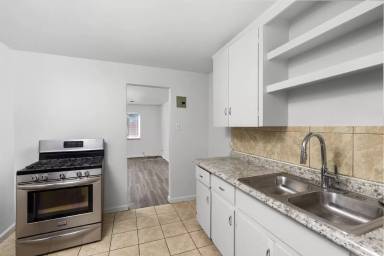 Main picture of 1195 Akron St