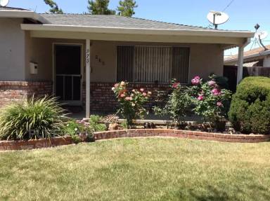 Main picture of 975 College Dr