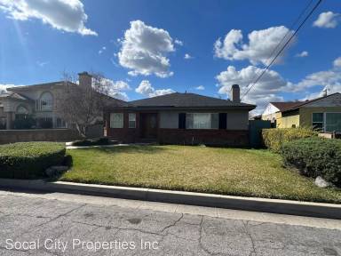Main picture of 4949 Fiesta Ave