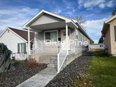 Main picture of 323 Gladstone St