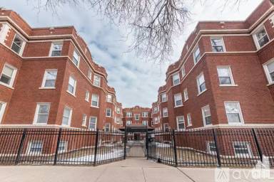 Main picture of 6415 N Greenview Ave