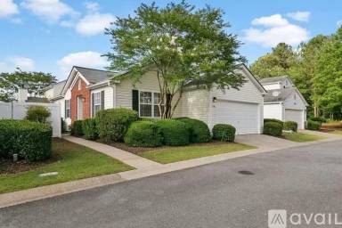 Main picture of 636 W Oaks Dr