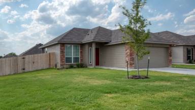 Main picture of 631 Fallbrook Dr