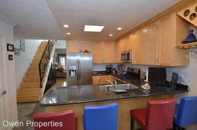 Main picture of 962 E Ave