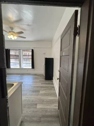 Main picture of 1717 W Burnside St