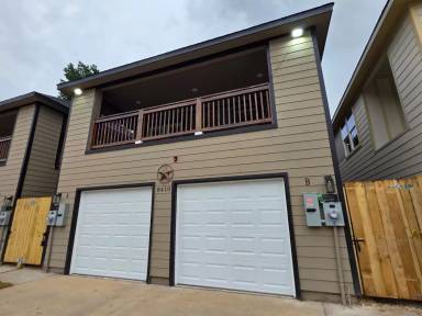 Main picture of 8410 De Priest St