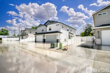 Main picture of 1332 N Meridian Rd