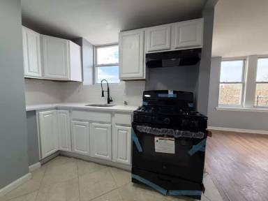 Main picture of 320 S Orange Ave