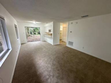 Main picture of 915 Monroe Ct