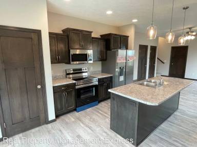 Main picture of 2110 S Ronsiek Ave