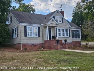 Main picture of 709 N Main St