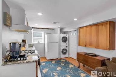 Main picture of 139 Pleasant St