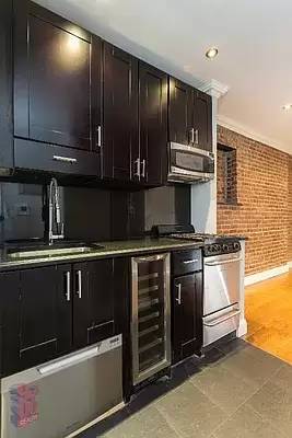 Main picture of 436 W 53rd St