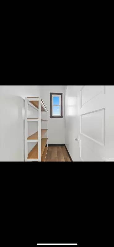 Main picture of 1815 W 45th St