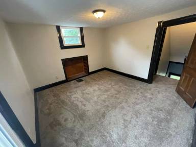 Main picture of 912 W Pike St