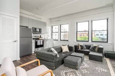 Main picture of 174 E Long St