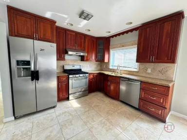 Main picture of 3220 Lafayette Ave
