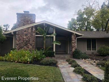 Main picture of 909 Raintree Pl