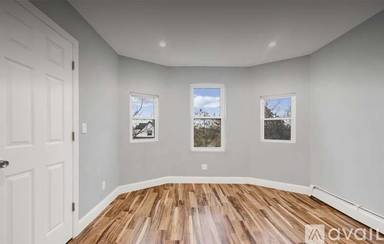 Main picture of 130 S 8th Ave