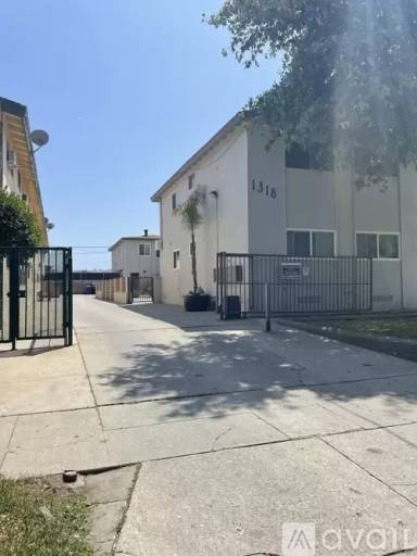 Main picture of 1318 W 227th St