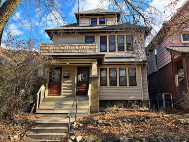Main picture of 2472 S Burrell St