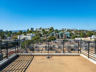 Main picture of 2926 Rowena Ave