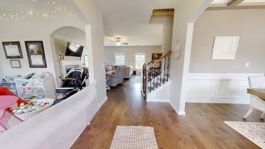 Main picture of 843 W Richland Cir
