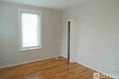 Main picture of 779 Kenyon St NW