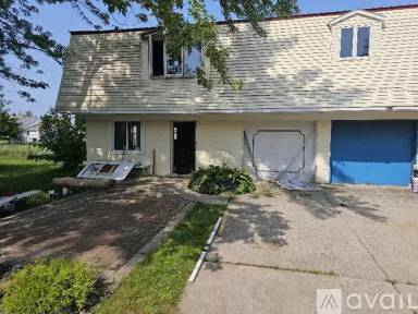 Main picture of 19 Lloyd Dr