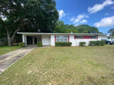 Main picture of 4504 Guerlain Way
