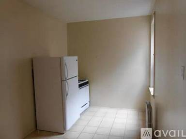 Main picture of 18102 Jamaica Ave