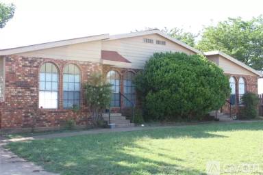 Main picture of 1801 Woodard Ave