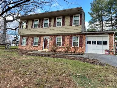 Main picture of 4560 Lynn Burke Rd